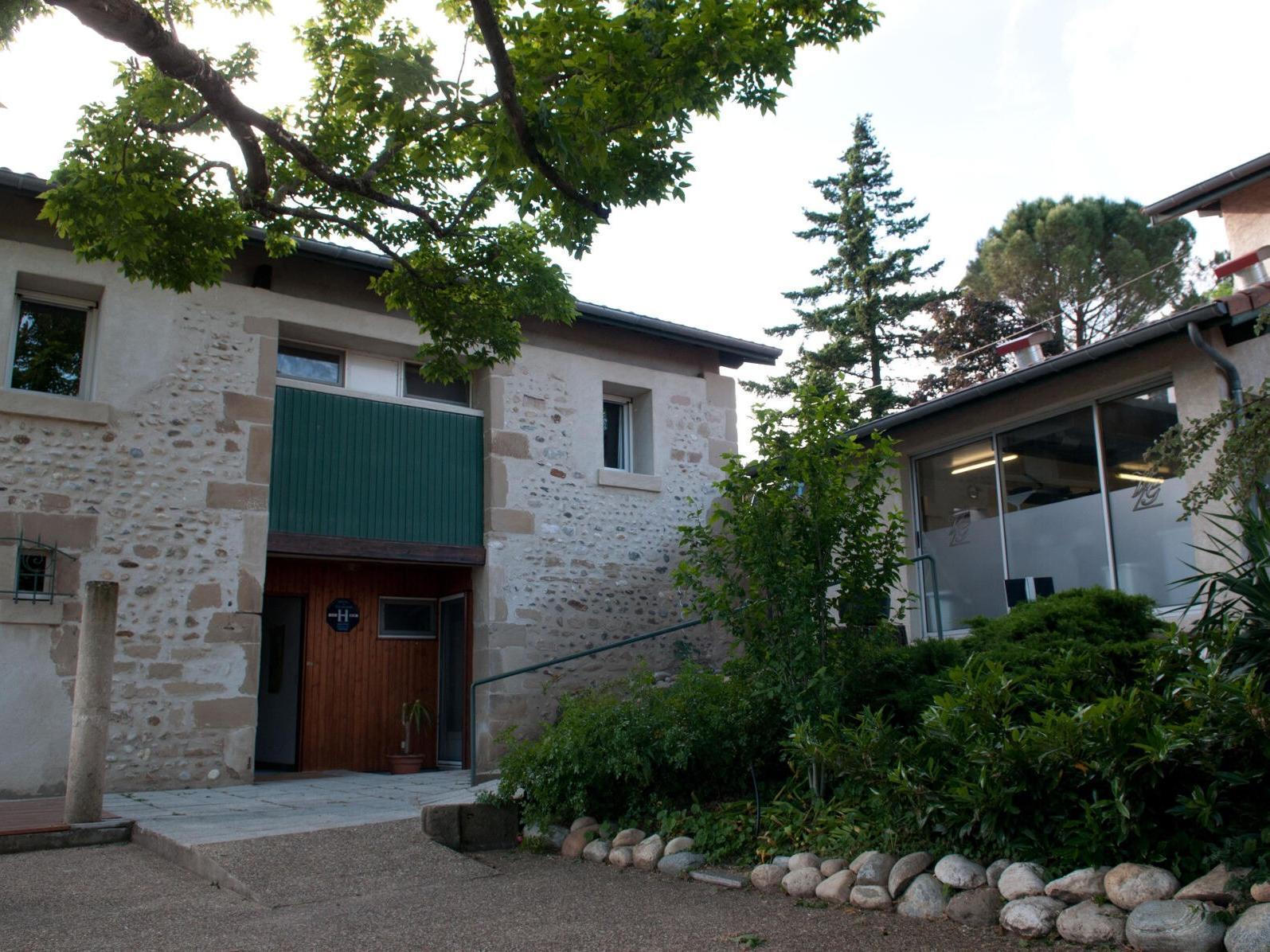 Logis Hôtel Les Vieilles Granges Granges-les-Beaumont Exterior foto