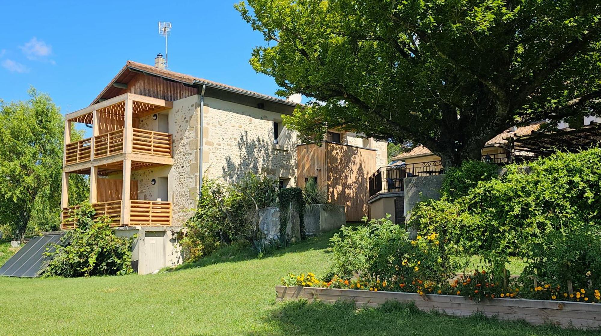 Logis Hôtel Les Vieilles Granges Granges-les-Beaumont Exterior foto